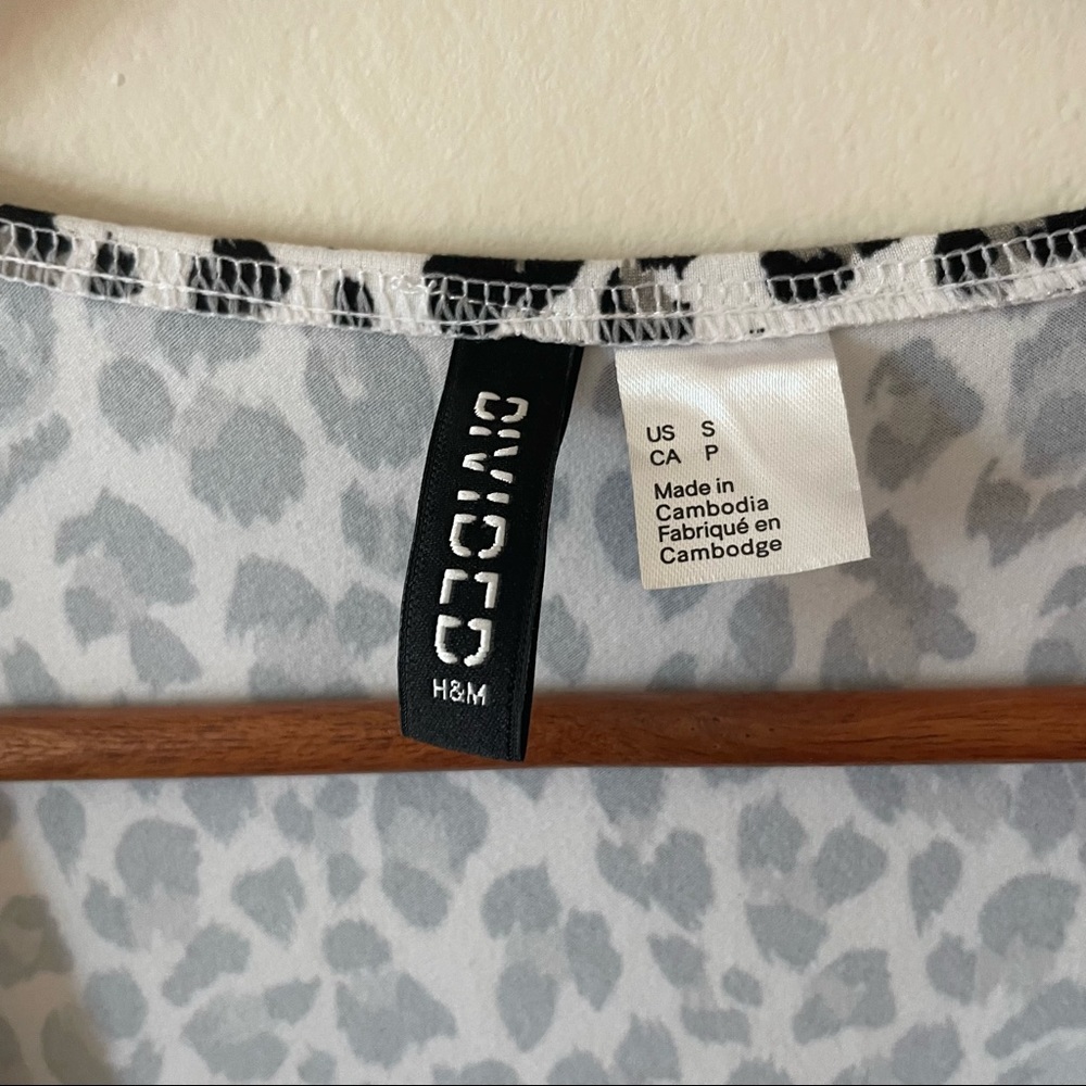 H&M Divided Black and White Leopard Print Wrap Dress - Picture 8 of 8